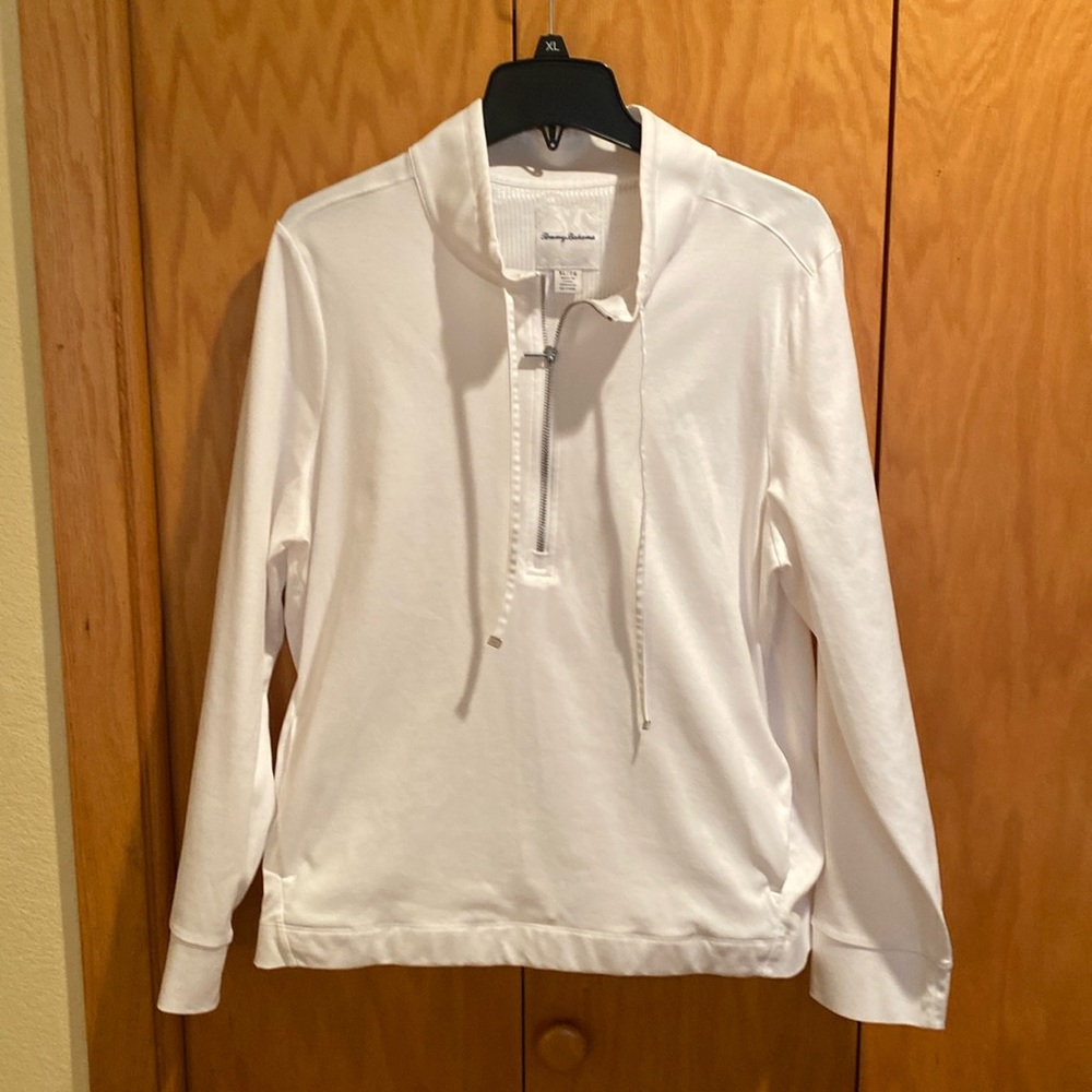 Islandzone top with front pouch pocket- not a sweat shirt.